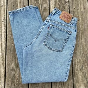 Vintage Levi’s 550 Relaxed Fit Tapered Leg High Waist Light Wash Mom Jeans